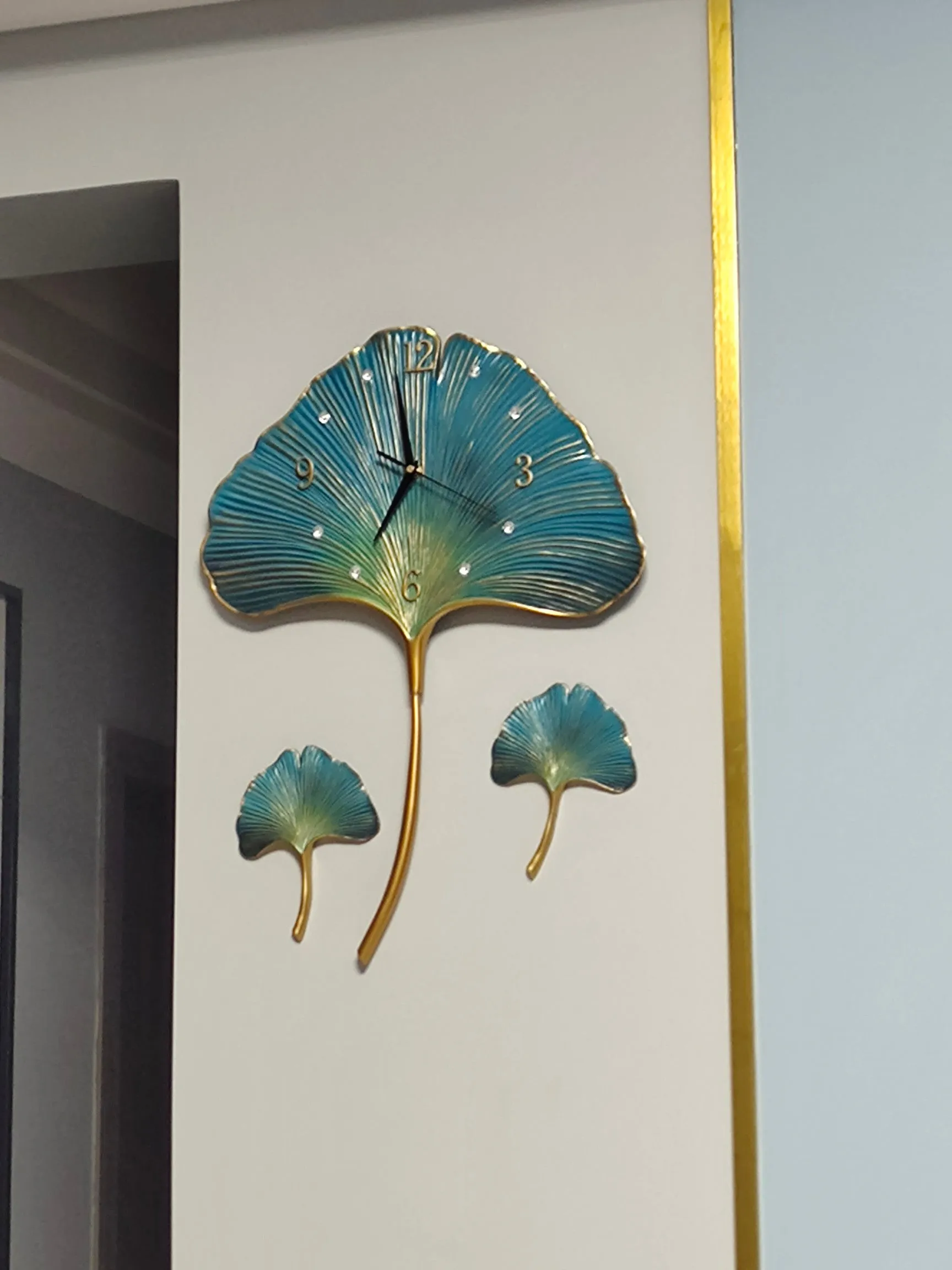 Elegant Leaf Wall Silent Clock